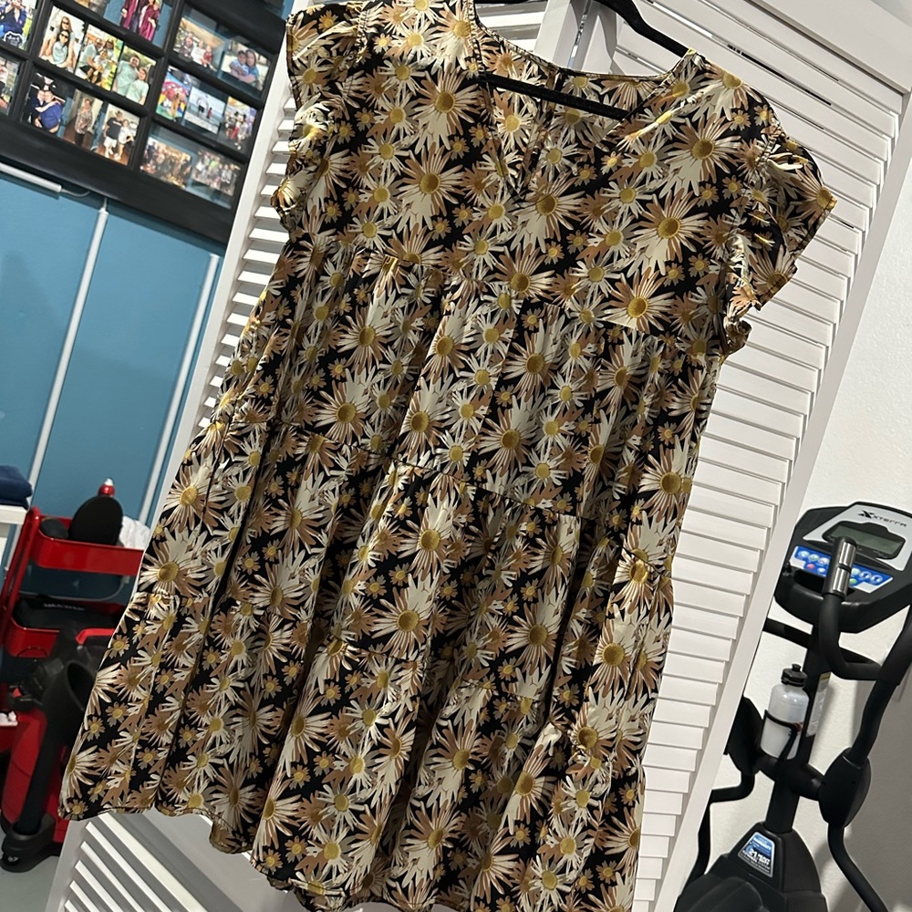 Floral Black and White Women's Top
